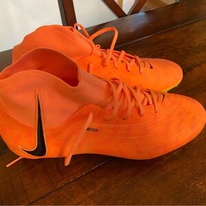 Women’s Nike Phantom Luna Soccer Cleats size 9